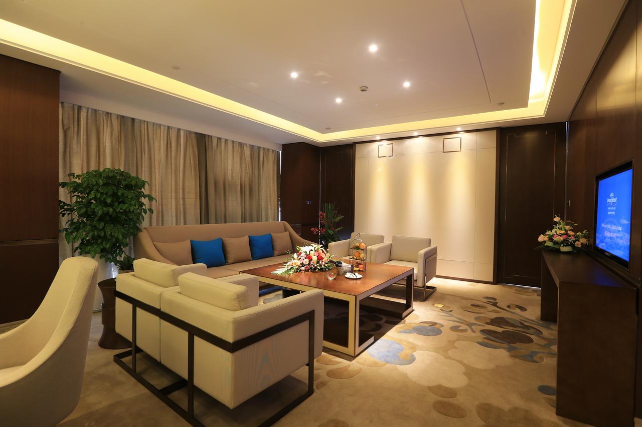 Howard Johnson Xiangyu Plaza Linyi 臨沂 エクステリア 写真