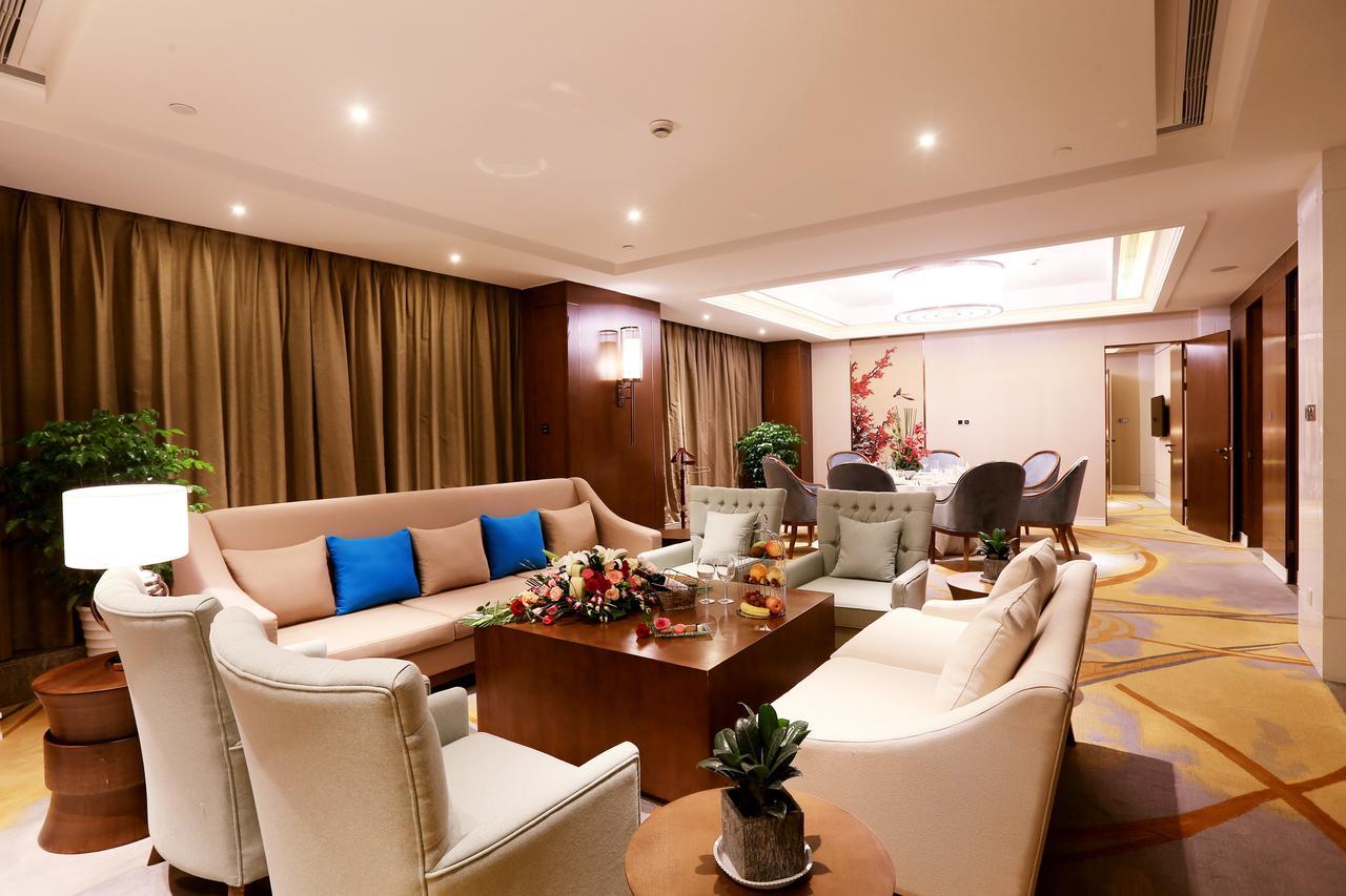Howard Johnson Xiangyu Plaza Linyi 臨沂 エクステリア 写真