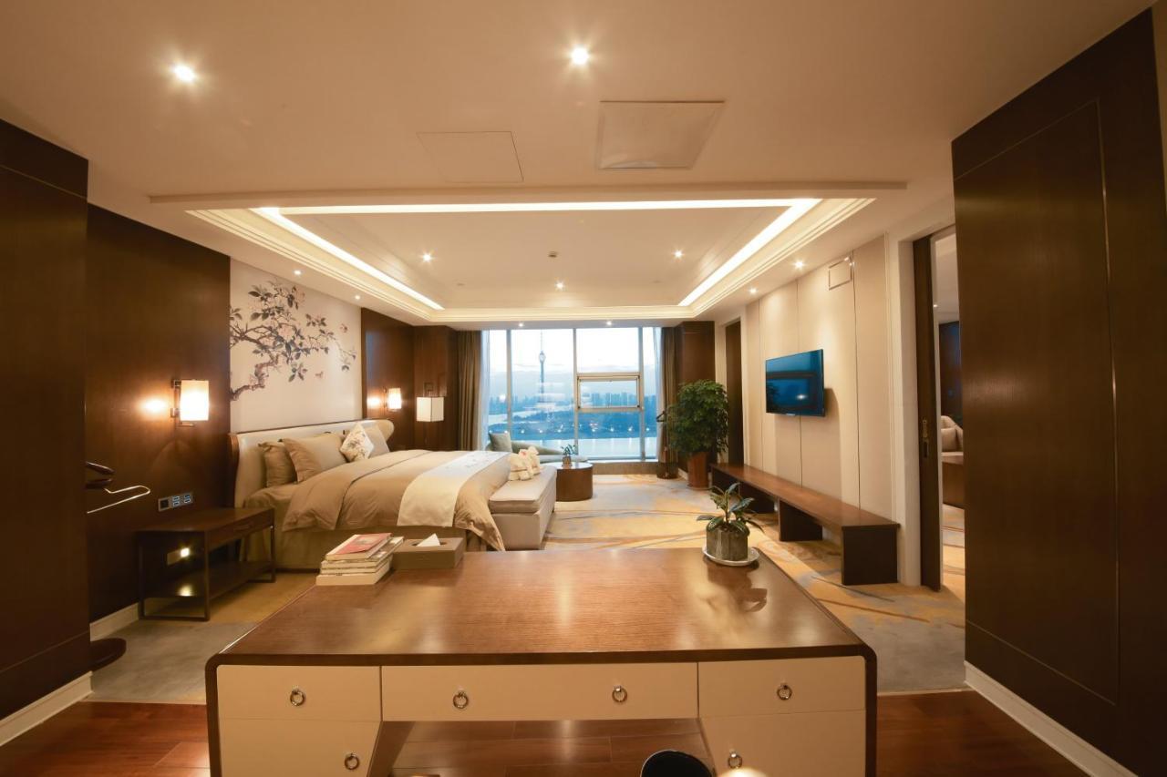 Howard Johnson Xiangyu Plaza Linyi 臨沂 エクステリア 写真