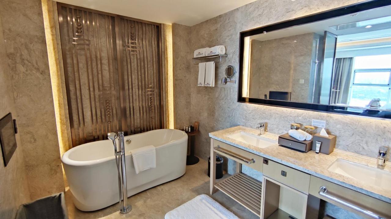 Howard Johnson Xiangyu Plaza Linyi 臨沂 エクステリア 写真